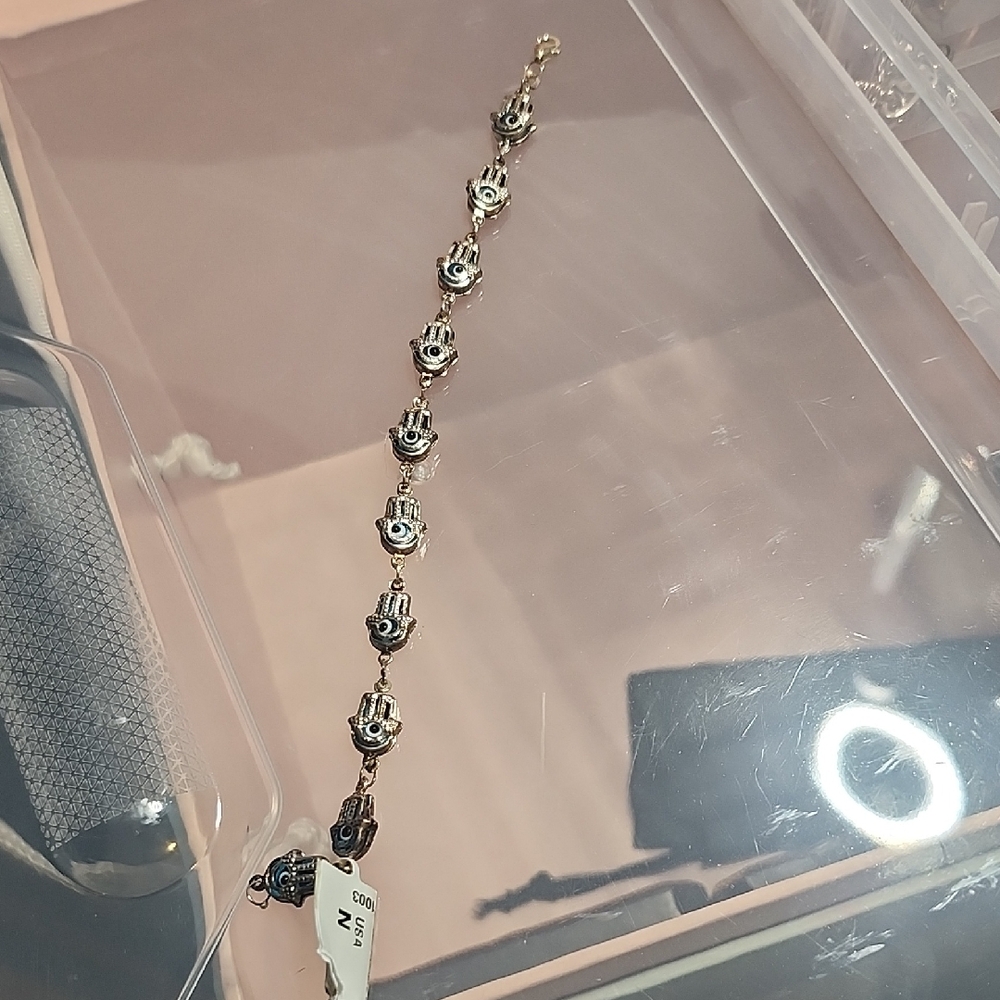 Chic Silver Hamsa Bracelet